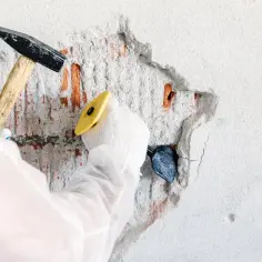 Jak usunąć tynk dekoracyjny? Skuteczne metody i porady krok po kroku