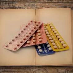 Tabletki antykoncepcyjne a powiększenie biustu - po jakim czasie?