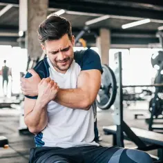 Crossfit czy siłownia – co wybrać, by uniknąć błędów w treningu?