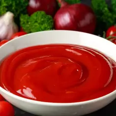 Jak zdrowo zagęścić sos fit bez mąki i kalorii? Sprawdź!