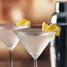 Przepis na martini dry drink: poznaj sekrety idealnego koktajlu