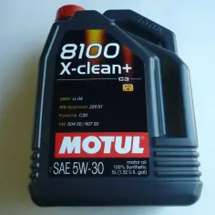 Olej Motul 8100 X-clean+ 5W-30, spełniający normę VW 504/507. Wiele pozytywnych opinii o tym syntetycznym oleju.