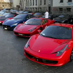 Kto ma ferrari w Polsce? Poznaj znanych właścicieli luksusowych aut