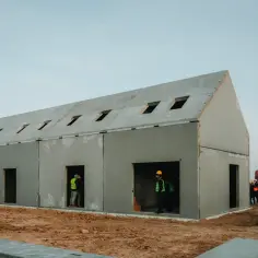 Domy na słupach fundamentowych: Innowacyjne rozwiązanie budowlane