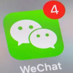 Ikona aplikacji WeChat z czterema nieprzeczytanymi wiadomościami.