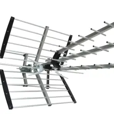 Antena DVB-T z elementami odbiorczymi na białym tle.