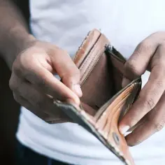 Jak zajęcie komornicze wpływa na wynagrodzenie z umowy zlecenia