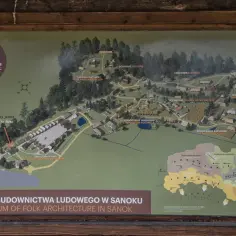 Mapa Muzeum Budownictwa Ludowego w Sanoku. Znajdziesz tu plan skansenu, sektory etnograficzne i parking. Sprawdź skansen Sanok cennik, by zaplanować wizytę.