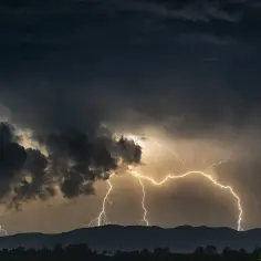 Kiedy wynaleziono elektryczność? Niezwykła historia odkrycia energii
