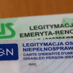 Legitymacja ZUS emeryta-rencisty i osoby niepełnosprawnej. Wniosek o zasiłek pielęgnacyjny 2026.