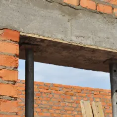 Gotowe nadproża nad drzwi wewnętrzne: wybór i montaż krok po kroku