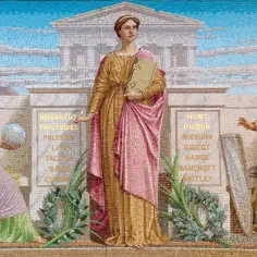 Mozaika przedstawia alegorie historii i mitologii. Centralna postać trzyma księgę, symbol wiedzy.