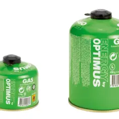 Dwa zielone kartusze z gazem Energy Optimus, jeden mniejszy (230g) i jeden większy (450g), gotowe do wyprawy.
