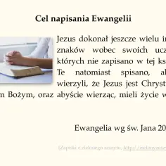 Dłonie złożone nad otwartą księgą, tekst z Ewangelii św. Jana o celu jej napisania.