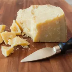 Czy parmezan można zastąpić Grana Padano? Oto co musisz wiedzieć
