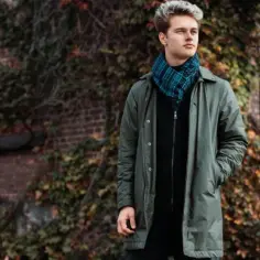 Jak nosić komin - 10 stylowych sposobów na modną ochronę przed zimnem