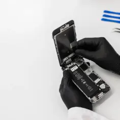 Jak usunąć wodę z iPhone - skuteczne metody na ratunek po zalaniu