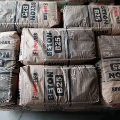 Sześć worków betonu B25 po 25 kg. Informacja o tym, ile cementu na kubik betonu, jest na opakowaniu.