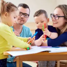 Zajęcia z rodzicami: jak wspólne aktywności wpływają na rozwój dzieci