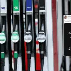 Stacja paliw z dystrybutorami 98, 95 i Diesel. Obok tekst: "Dokładnie baryłka ropy 403 PLN. Orlen. Dziś baryłka 275 PLN".