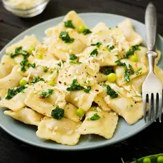 Z czym podawać tortellini z mięsem – najlepsze sosy i dodatki