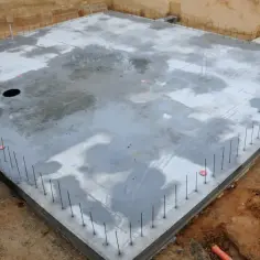 Płyta fundamentowa: 5 ukrytych wad, które mogą Cię zaskoczyć