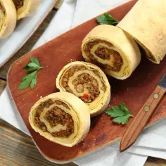 Przepis na ciasto na pierogi tatarskie – idealne na każdą okazję