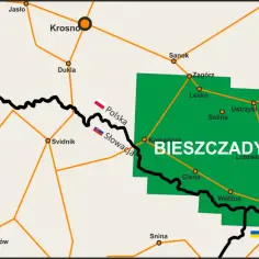Mapa pokazuje Bieszczady, które leżą na Podkarpaciu. Zaznaczono miasta takie jak Ustrzyki Dolne, Lesko, Cisna i Wetlina.