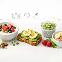 Zdrowe śniadania: jogurt z owocami, tosty z awokado i jajkiem, pudding chia z kiwi, owsianka z bananem. 15 pomysłów na zdrowe śniadanie.