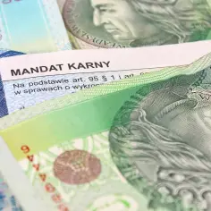 Jak rozłożyć mandat na raty – krok po kroku, dokumenty i koszty