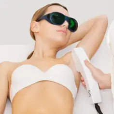 Jak działa depilator laserowy? Poznaj skuteczność i różnice z IPL
