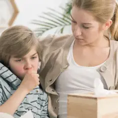 Mokry kaszel u niemowlaka – kiedy konieczna wizyta u lekarza?