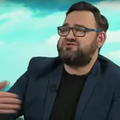 Jak wygląda Wojciech Biedroń? Oto jego niepowtarzalny styl i wygląd