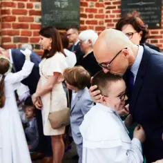 Ile kosztuje fotograf na komunie? Ceny, które mogą Cię zaskoczyć