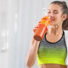 Shake proteinowy przed czy po treningu – co wybrać dla lepszej regeneracji?