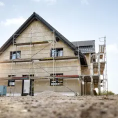 Ile kosztuje budowa domu w stanie surowym robocizna? Sprawdź, co wpływa na ceny