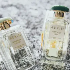 Dwa flakony perfum AERIN: Gardenia Rattan i Waterlily Sun. Czy perfum może być w bagażu podręcznym? Tak, jeśli jest w małej buteleczce.