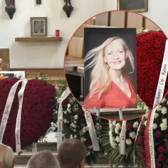 Katarzyna Stoparczyk i jej mąż, pogrążeni w żałobie, otoczeni wieńcami z czerwonych róż.