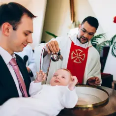 Jaki obiektyw na chrzest? Kluczowe wskazówki na udane zdjęcia