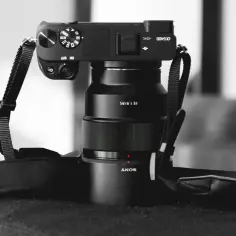 Najlepsze obiektywy do Sony A6400 bez przepłacania i rozczarowań