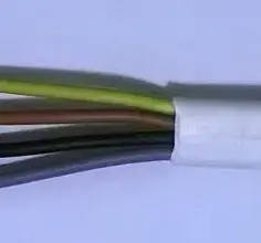Jak bezpiecznie podłączyć kabel żółto-zielony w instalacji elektrycznej