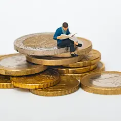 Jak sprawdzić zadłużenie osoby bez ryzyka i konsekwencji prawnych