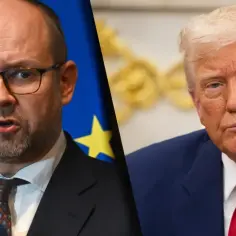 Dwóch polityków, jeden z flagą UE, drugi z flagą USA. Dyskutują, ile trwa kadencja prezydenta.