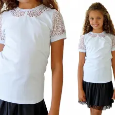 Biała bluzka z koronką dla dziewczynki – eleganckie modele na każdą okazję