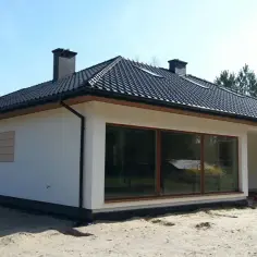 Jakie okna do czarnej dachówki? Poznaj kolory, style i materiały, które zachwycą