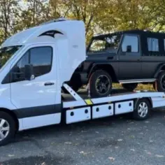Ile kosztuje holowanie lawetą? Sprawdź, co wpływa na ceny usług