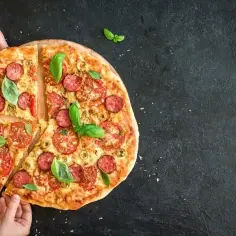 Dlaczego pizza jest niezdrowa? Odkryj ukryte zagrożenia dla zdrowia