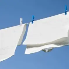 Kiedy nie może wisieć pranie? Odkryj przesądy i tradycje