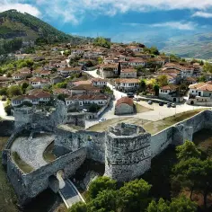 Ile trwa lot z Katowic do Albanii? Sprawdź czas lotu i porady