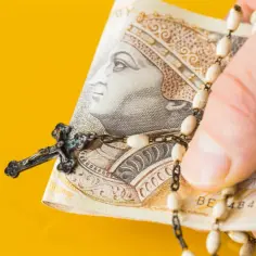 Ile księdzu za pogrzeb? Sprawdź koszty i uniknij nieprzyjemnych niespodzianek